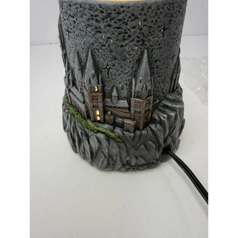 Scentsy Harry Potter Hogwarts Wax Warmer Wizarding World Castle Electric Large - Picture 9 of 9